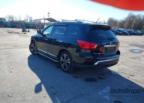 2017 Nissan Pathfinder Platinum z USA, uszkodzony, nr VIN 5N1DR2MM9HC609142